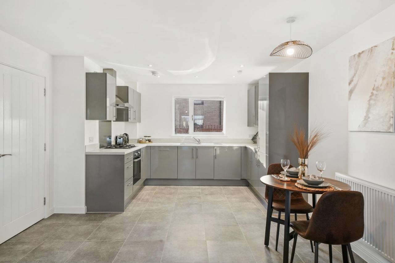 Luxury Apartment At Holt House Milton Keynes Exterior photo